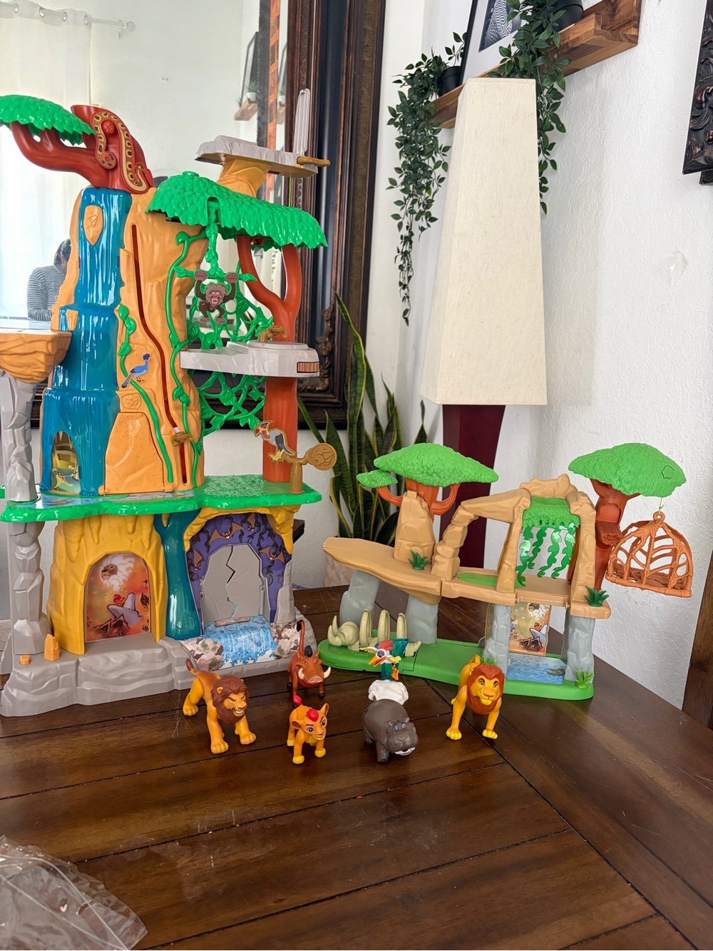 Lion Guard Defend the Pride Lands Playset And The Lion Guard Training Lair